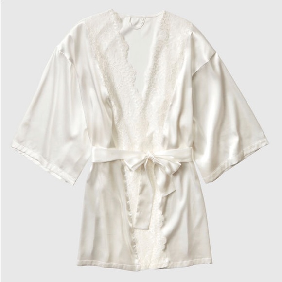 White Satin/Lace Robe - Picture 1 of 2